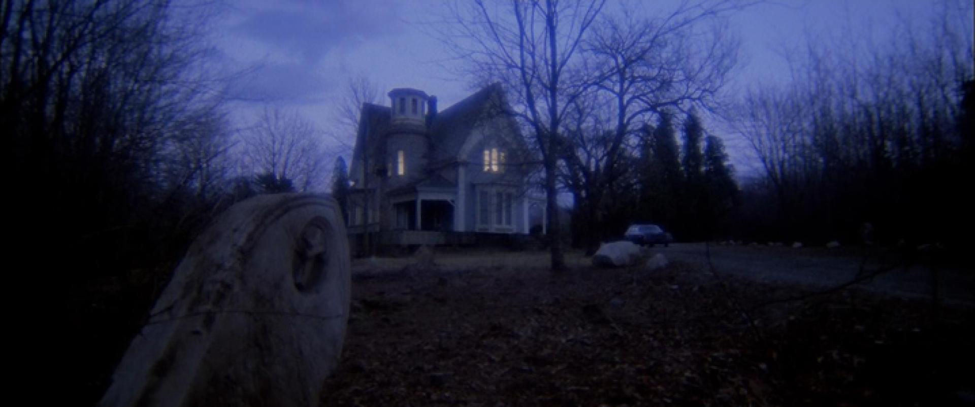Halál-trilógia, 3. rész: A temetőre épült ház (1981)