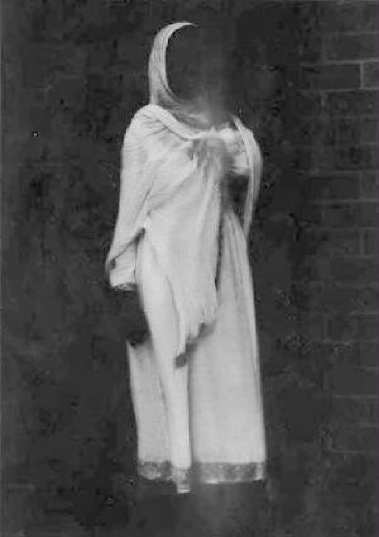 Drekavac - A fehér ruhás nő és gyermeke 4. kép